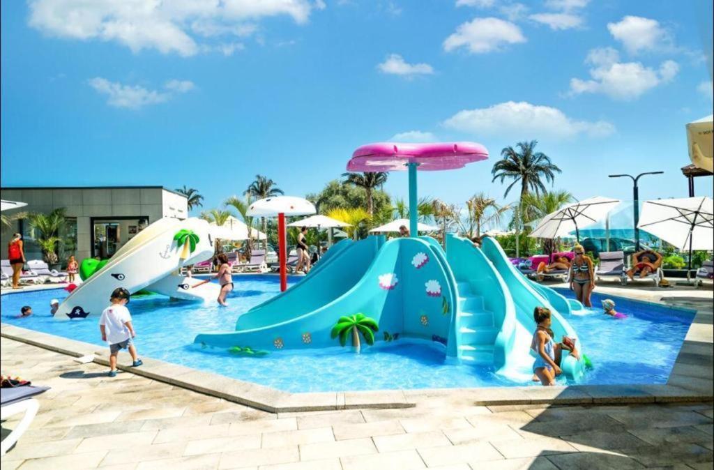 Alezzi Beach Resort Nautica Неводарі Екстер'єр фото